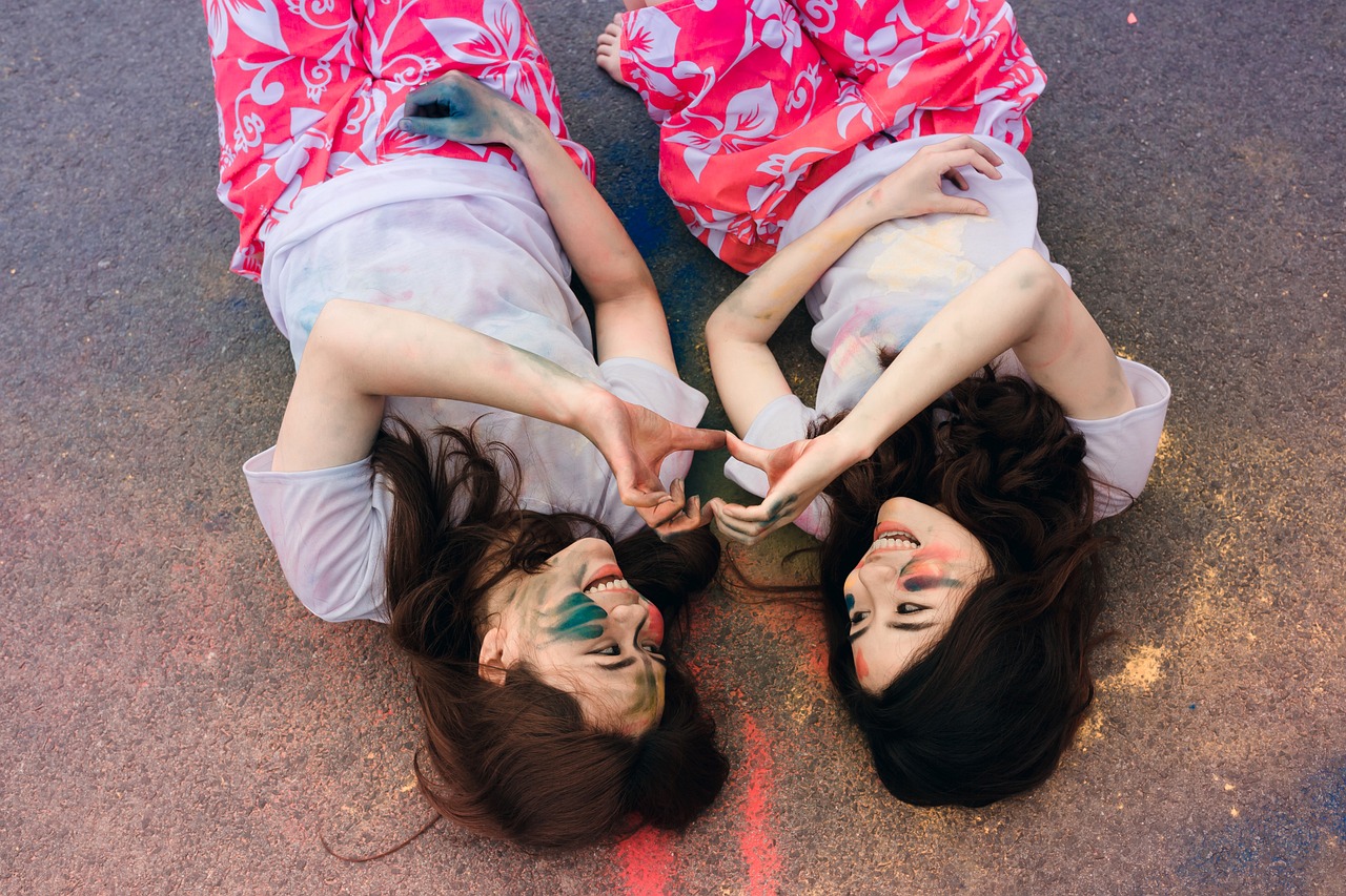 women-2143800_1280
